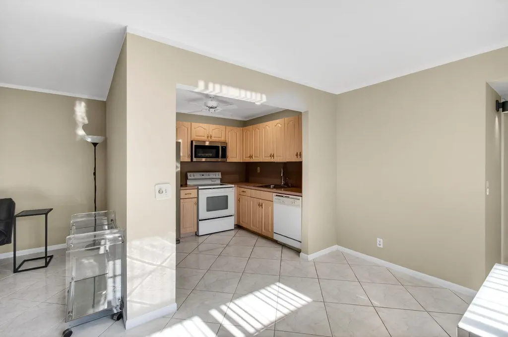 95 Burgundy B Delray Beach FL 33484