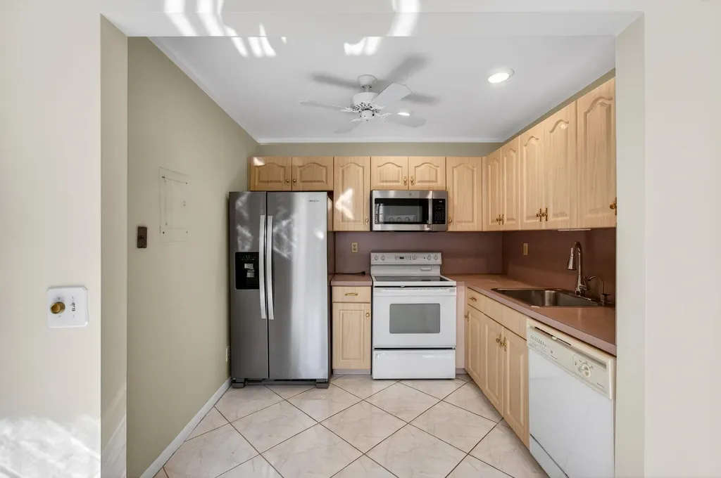 95 Burgundy B Delray Beach FL 33484