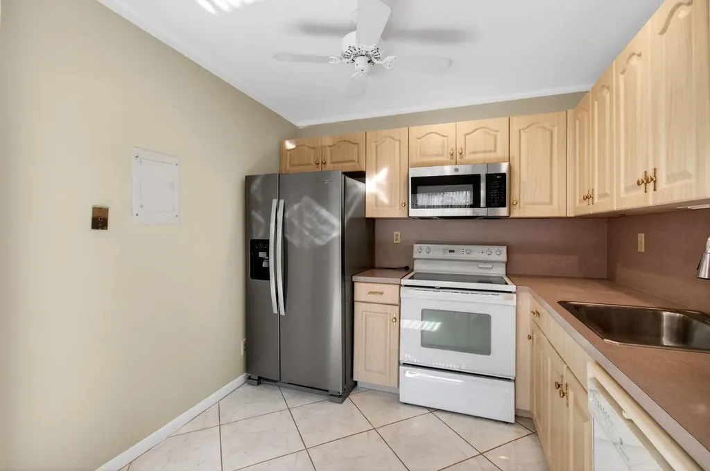 95 Burgundy B Delray Beach FL 33484