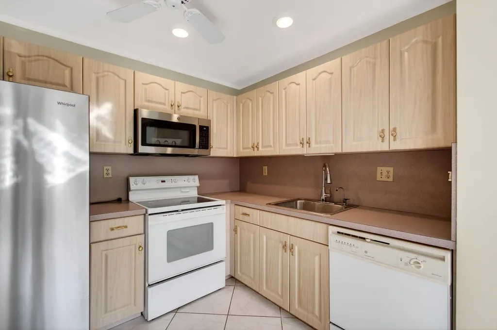 95 Burgundy B Delray Beach FL 33484