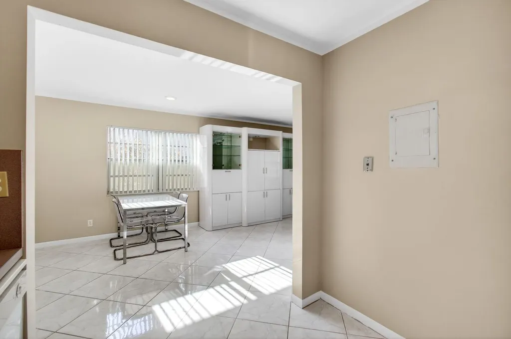 95 Burgundy B Delray Beach FL 33484