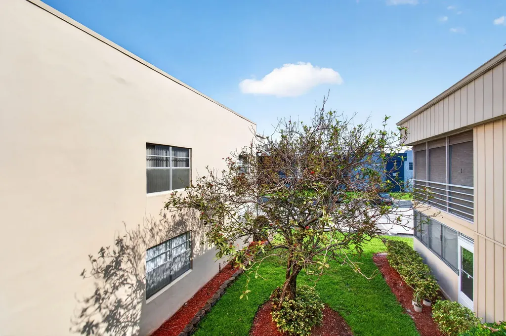 95 Burgundy B Delray Beach FL 33484