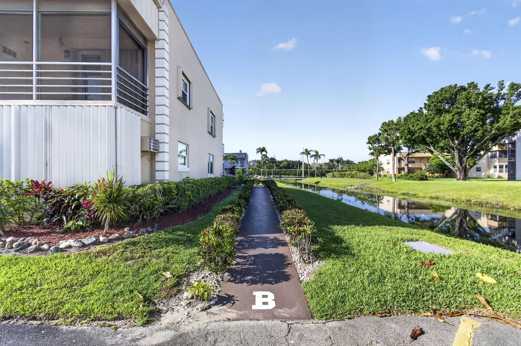 95 Burgundy B Delray Beach FL 33484