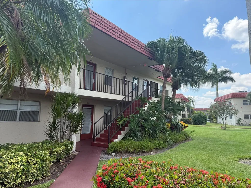 32 Abbey Lane Delray Beach FL 33446