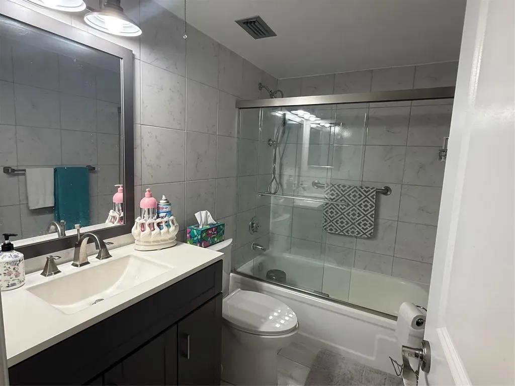 32 Abbey Lane Delray Beach FL 33446