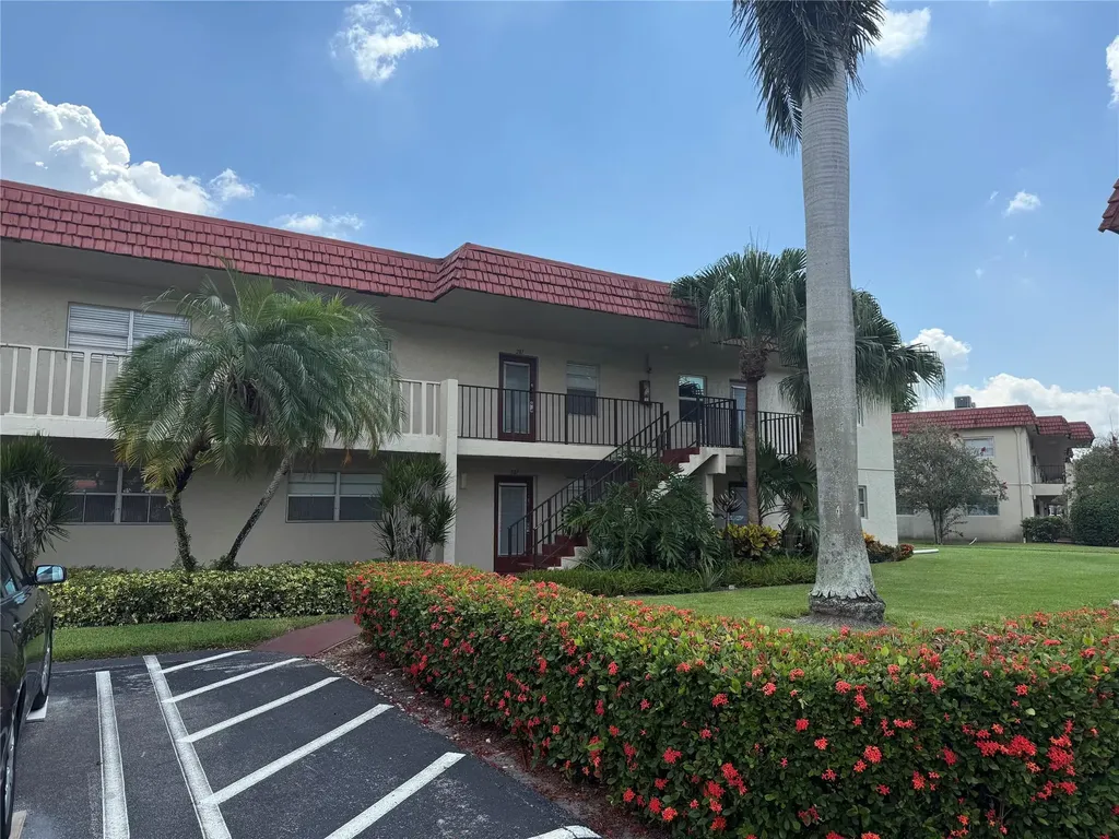 32 Abbey Lane Delray Beach FL 33446