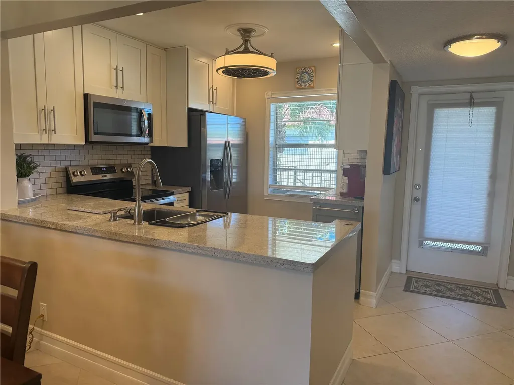 32 Abbey Lane Delray Beach FL 33446