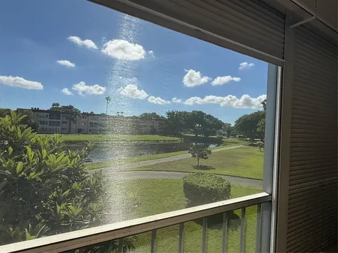 32 Abbey Lane Delray Beach FL 33446