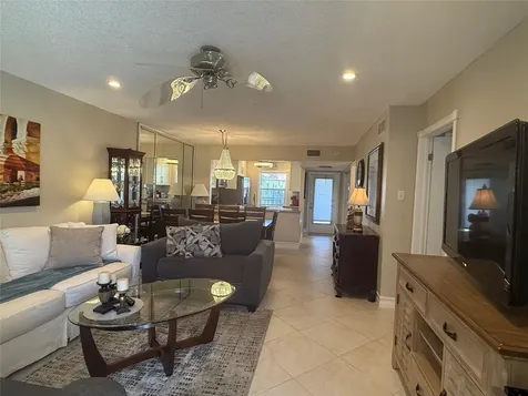 32 Abbey Lane Delray Beach FL 33446