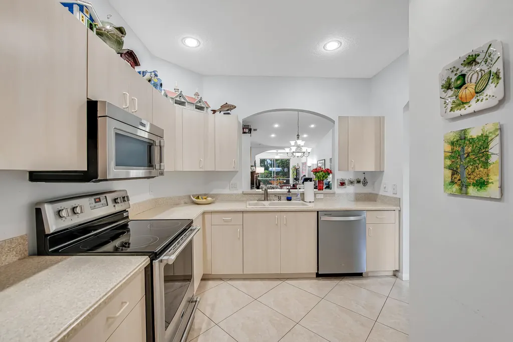 9543 Crescent View Drive N Boynton Beach FL 33437