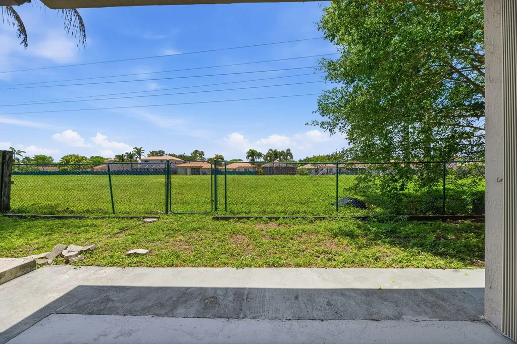 345 W Cypress Cove Circle Davie FL 33325