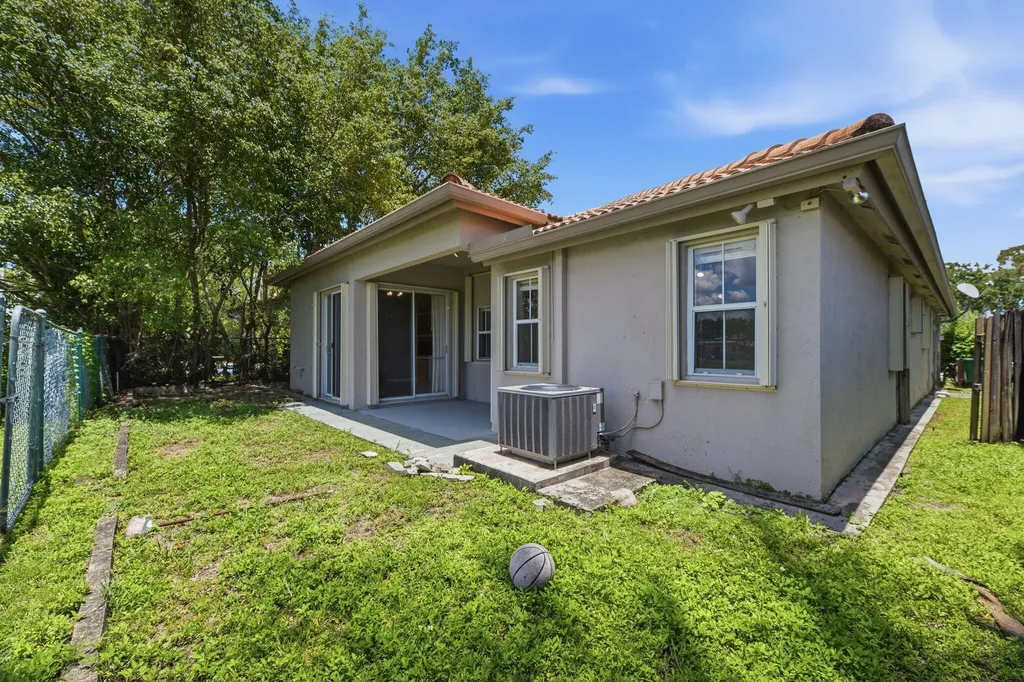 345 W Cypress Cove Circle Davie FL 33325