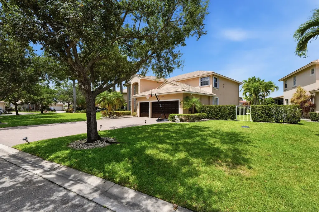 5947 NW 54th Circle Coral Springs FL 33067