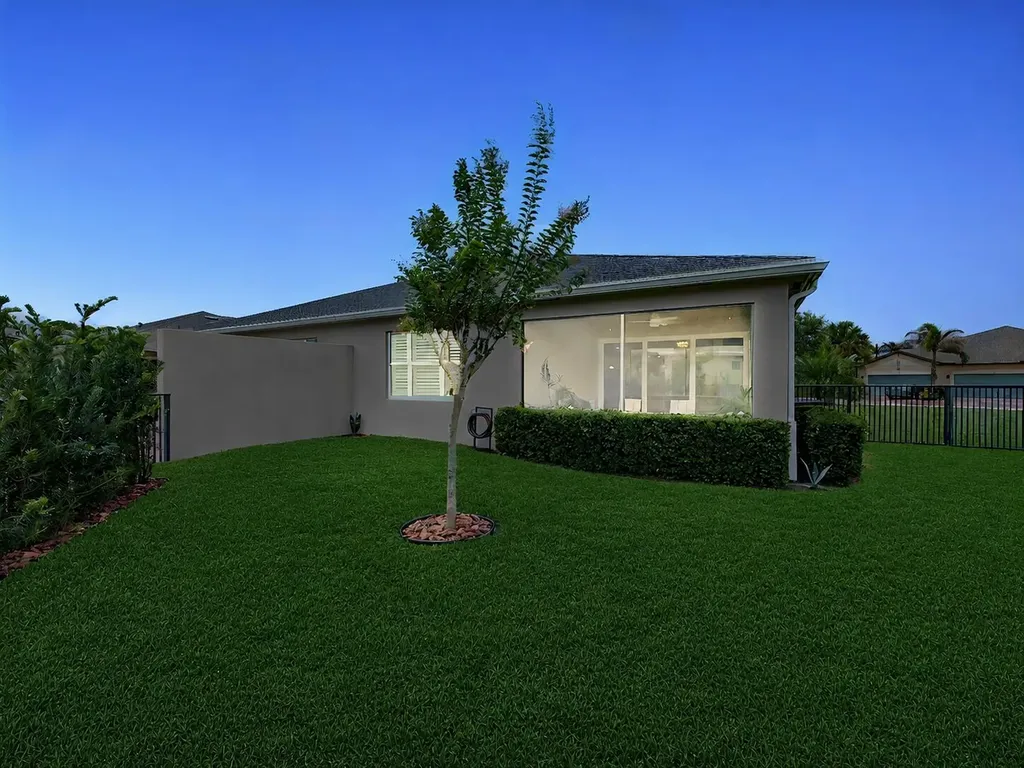 12773 SW Lake Fern Circle Port St Lucie FL 34987