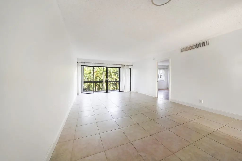 3050 Presidential Way West Palm Beach FL 33401