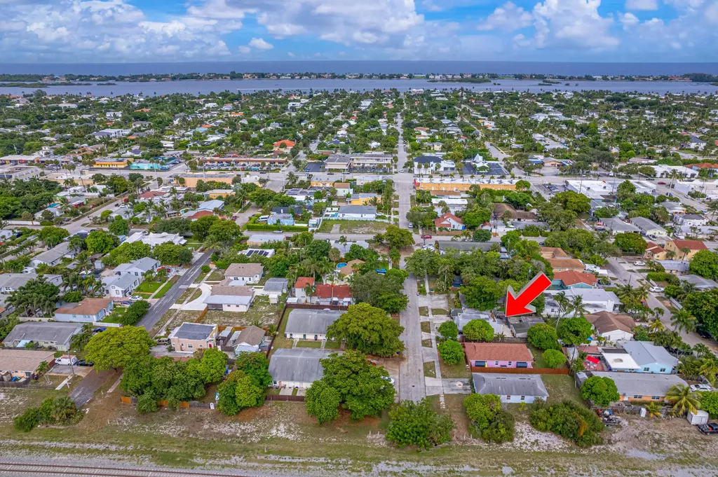 516 Nathan Hale Road West Palm Beach FL 33405
