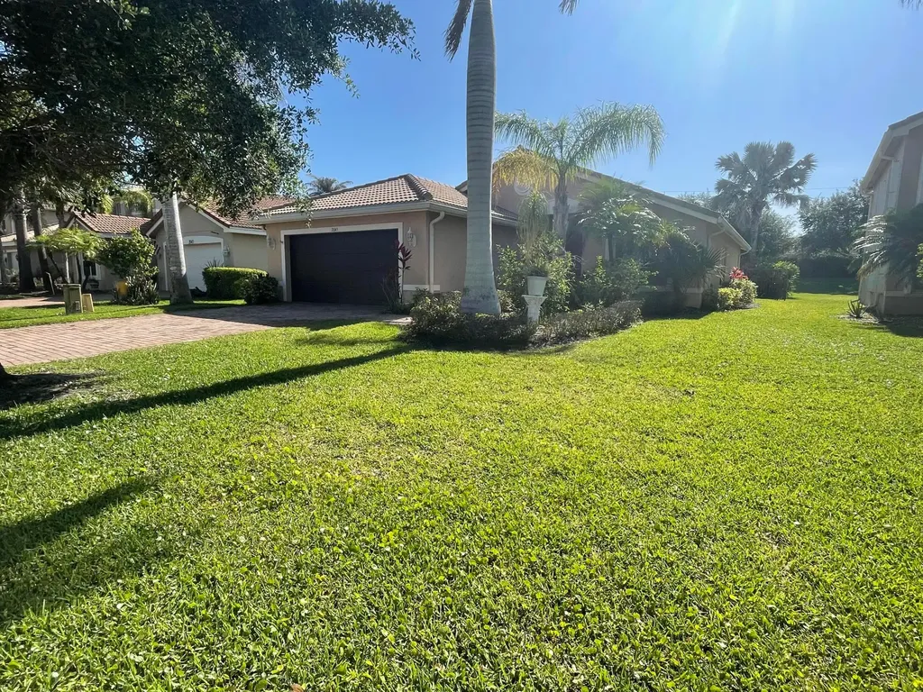 2045 Grey Falcon Circle SW Vero Beach FL 32962