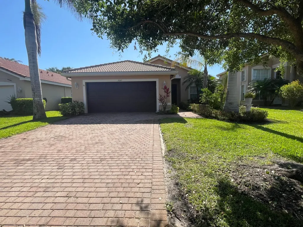 2045 Grey Falcon Circle SW Vero Beach FL 32962