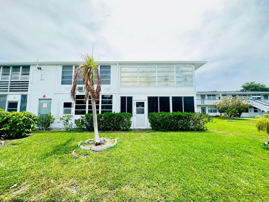 269 Farnham L Deerfield Beach FL 33442