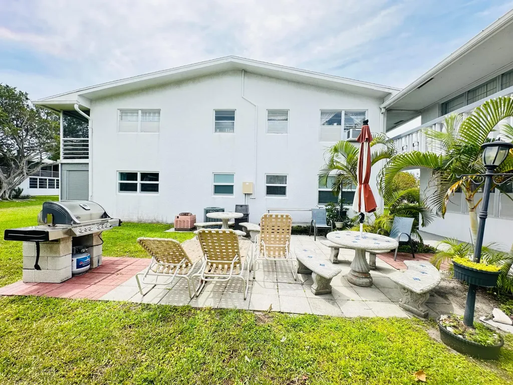 269 Farnham L Deerfield Beach FL 33442