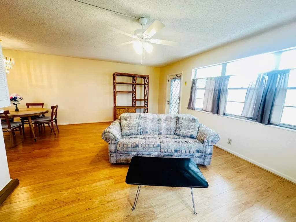269 Farnham L Deerfield Beach FL 33442