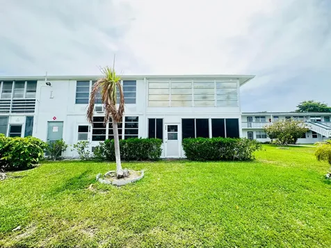 269 Farnham L Deerfield Beach FL 33442