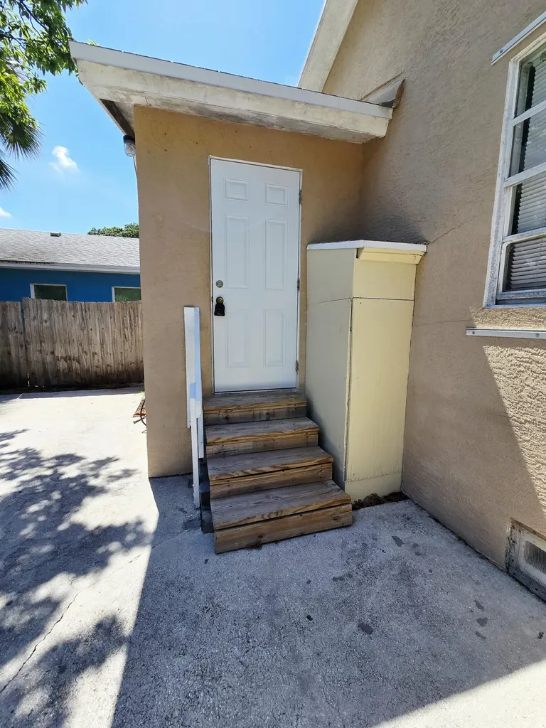 534 21st Street West Palm Beach FL 33407