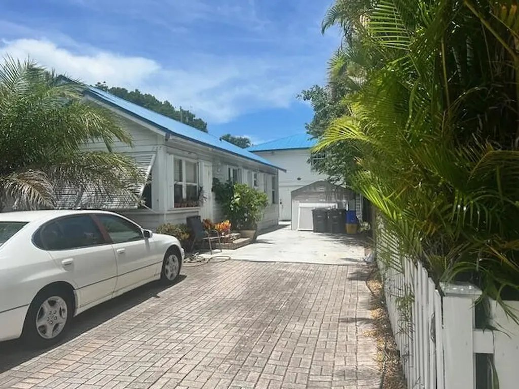727 Penn Street West Palm Beach FL 33401