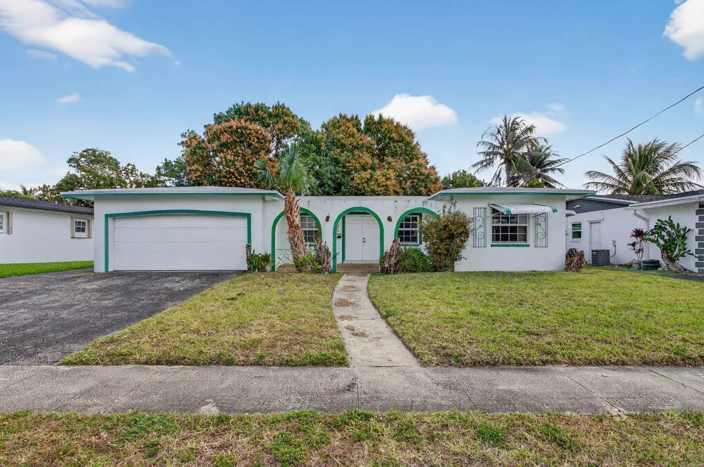 2540 NW 34th Terrace Lauderdale Lakes FL 33311
