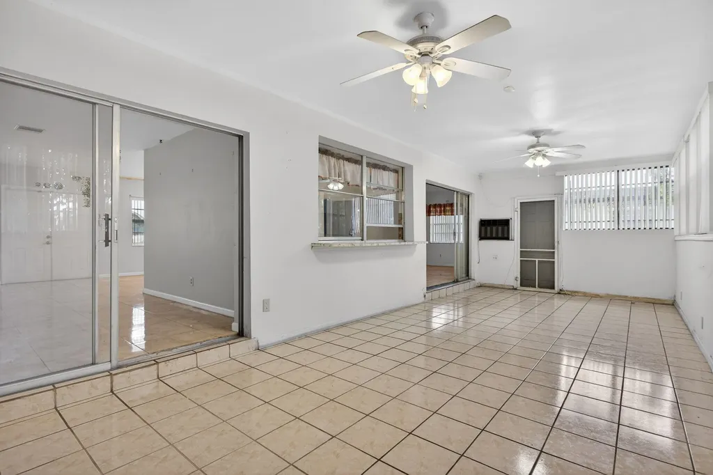 2540 NW 34th Terrace Lauderdale Lakes FL 33311