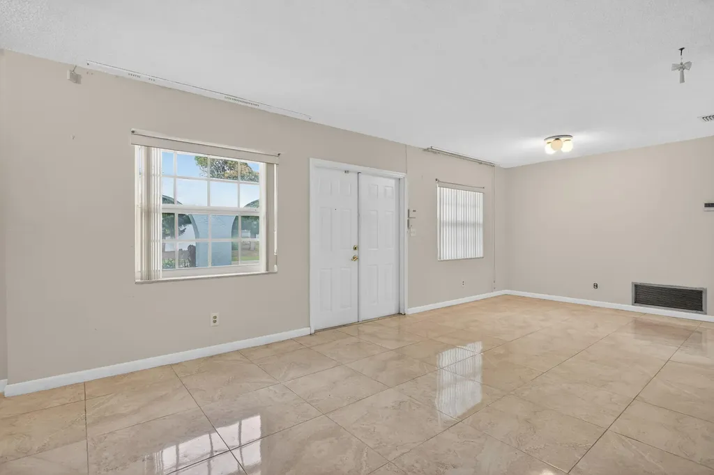 2540 NW 34th Terrace Lauderdale Lakes FL 33311