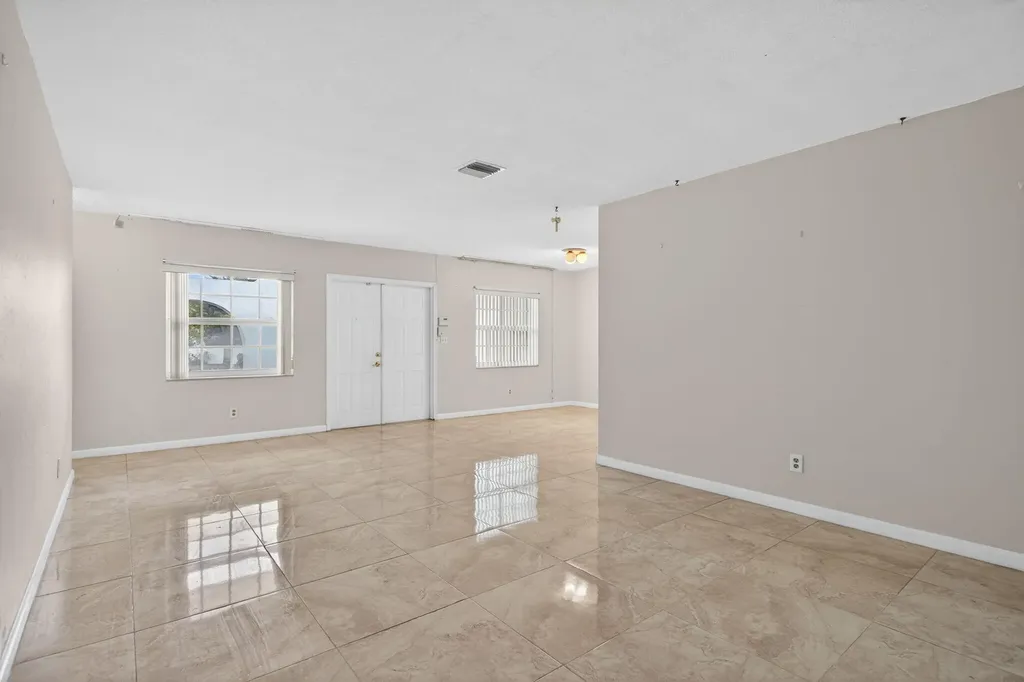 2540 NW 34th Terrace Lauderdale Lakes FL 33311