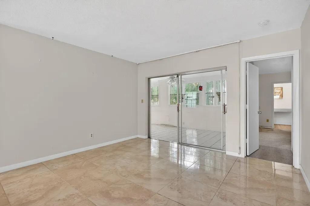 2540 NW 34th Terrace Lauderdale Lakes FL 33311