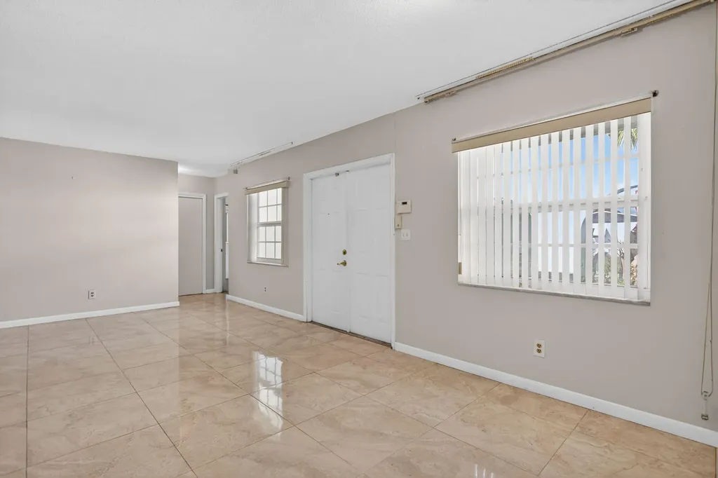 2540 NW 34th Terrace Lauderdale Lakes FL 33311