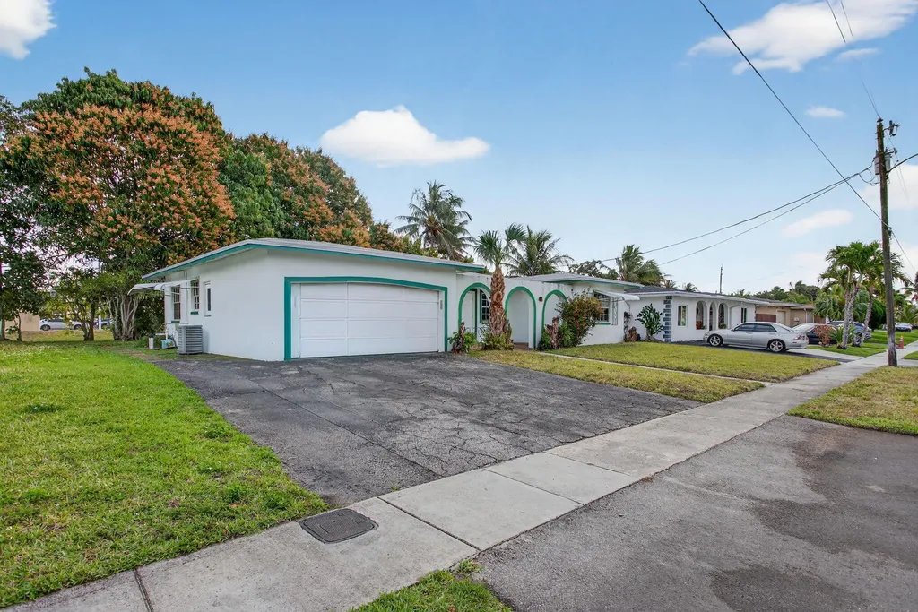 2540 NW 34th Terrace Lauderdale Lakes FL 33311
