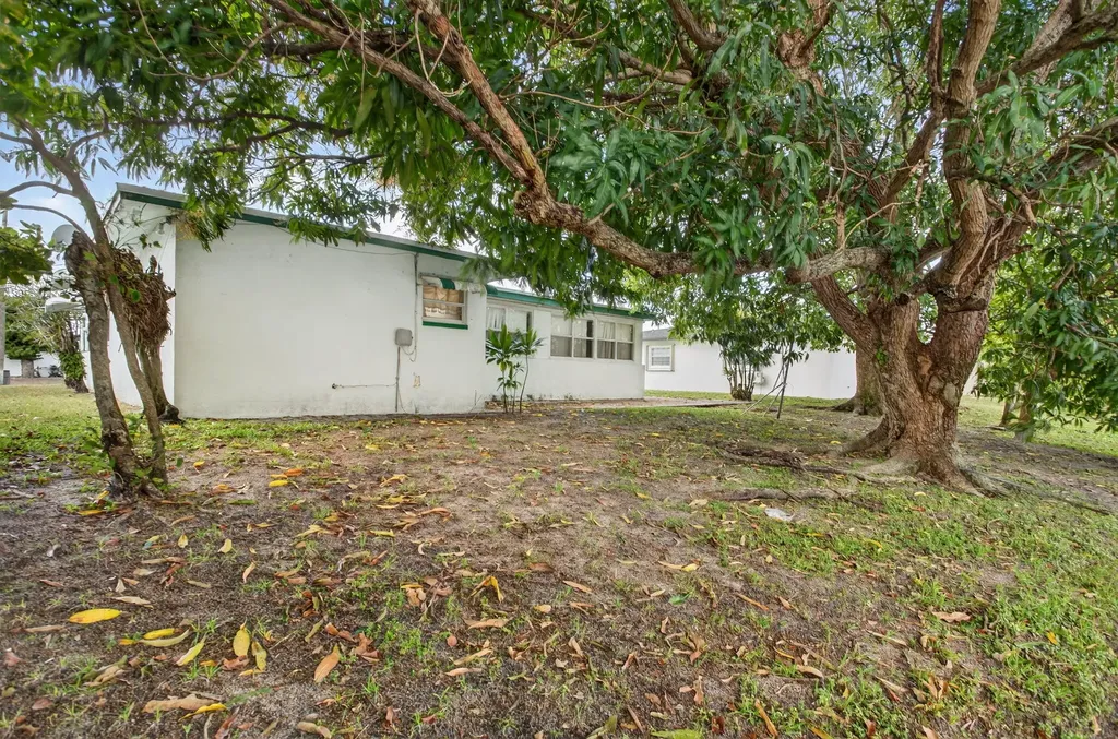 2540 NW 34th Terrace Lauderdale Lakes FL 33311