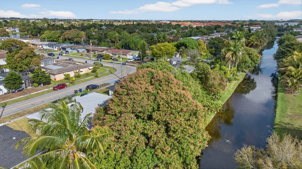 2540 NW 34th Terrace Lauderdale Lakes FL 33311