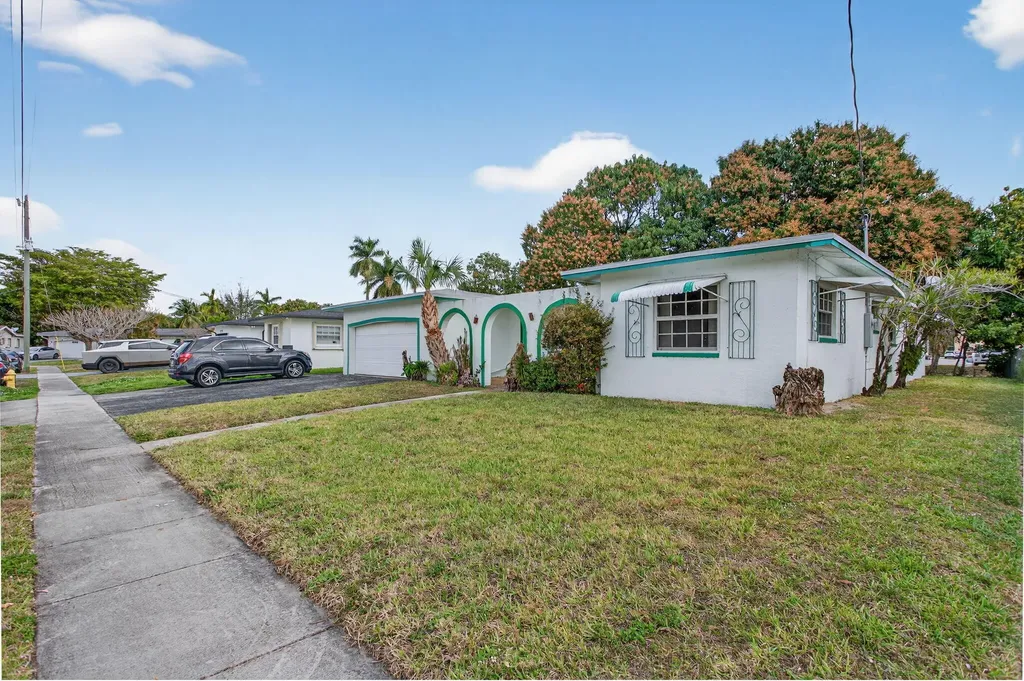 2540 NW 34th Terrace Lauderdale Lakes FL 33311