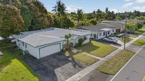 2540 NW 34th Terrace Lauderdale Lakes FL 33311