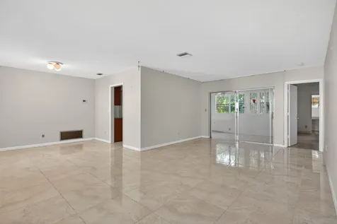 2540 NW 34th Terrace Lauderdale Lakes FL 33311