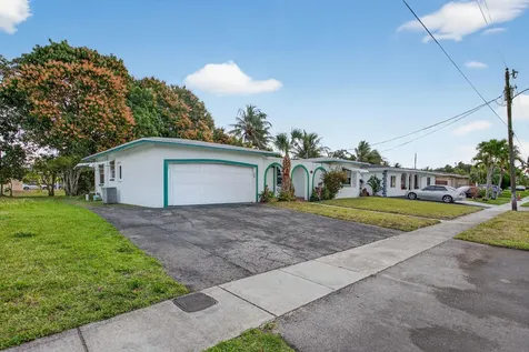 2540 NW 34th Terrace Lauderdale Lakes FL 33311