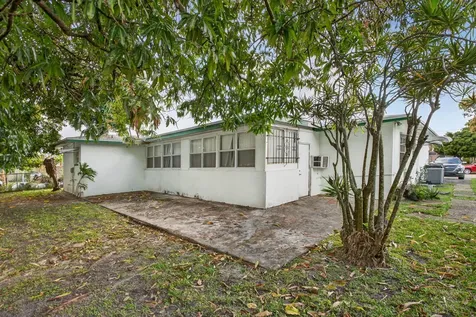 2540 NW 34th Terrace Lauderdale Lakes FL 33311