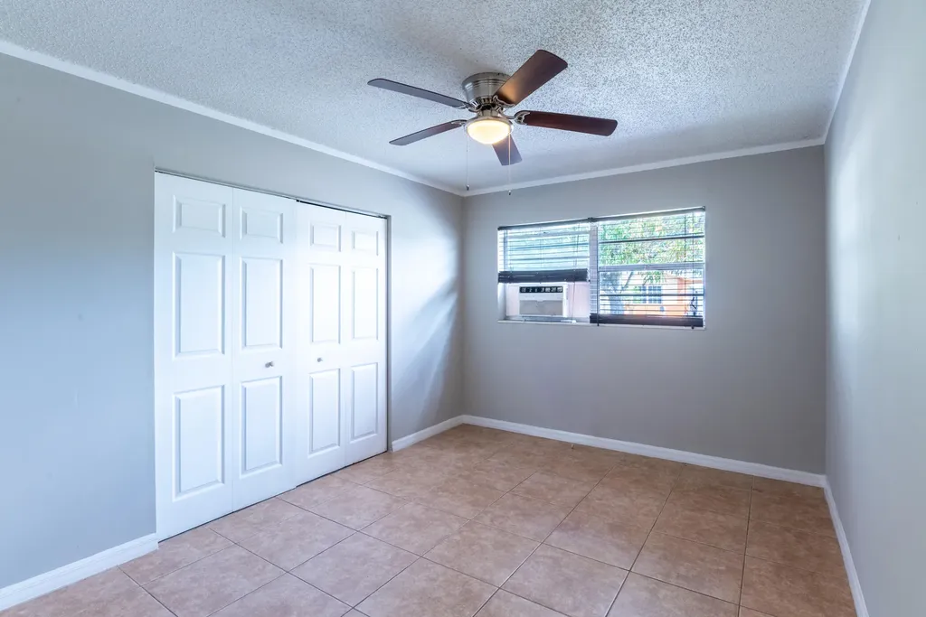 1218 Giller Avenue Mangonia Park FL 33407