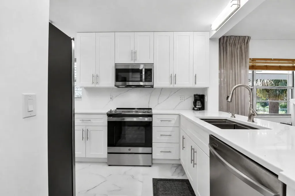 2975 SW 22nd Avenue Delray Beach FL 33445