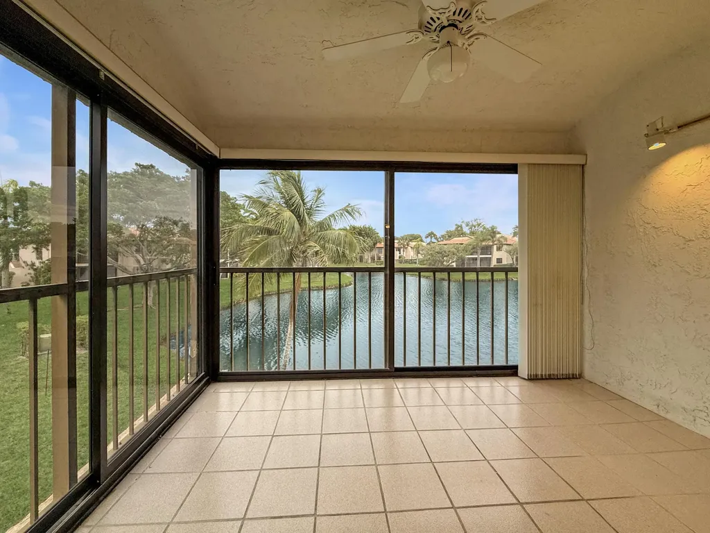 9285 Vista Del Lago Boca Raton FL 33428