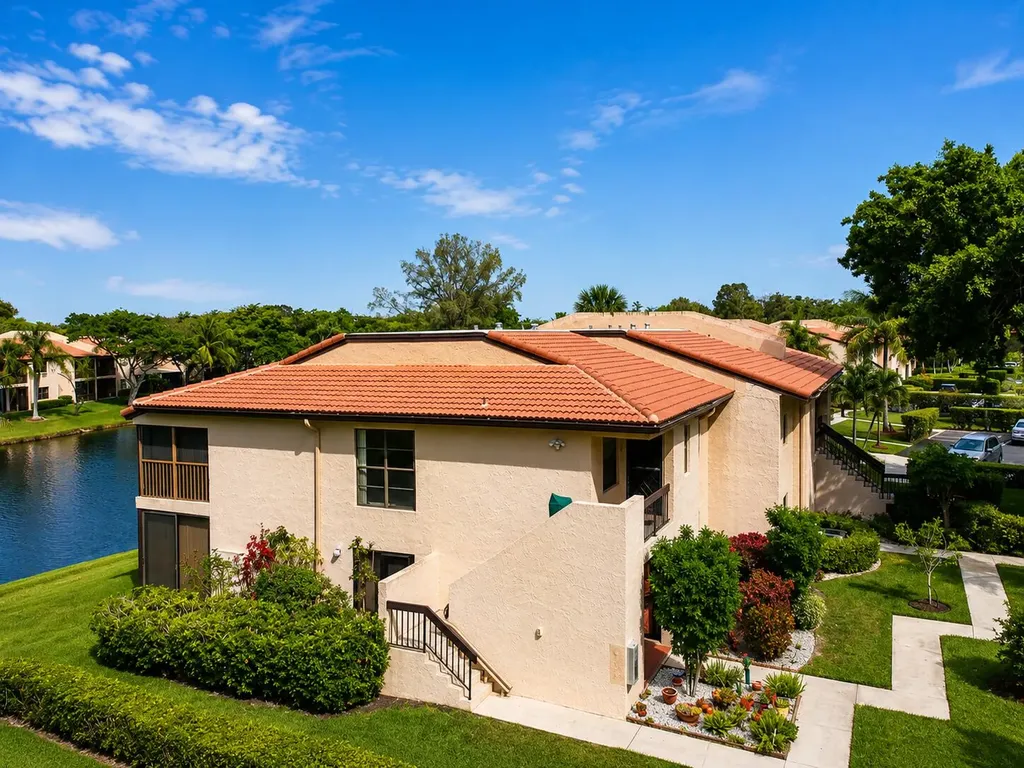 9285 Vista Del Lago Boca Raton FL 33428