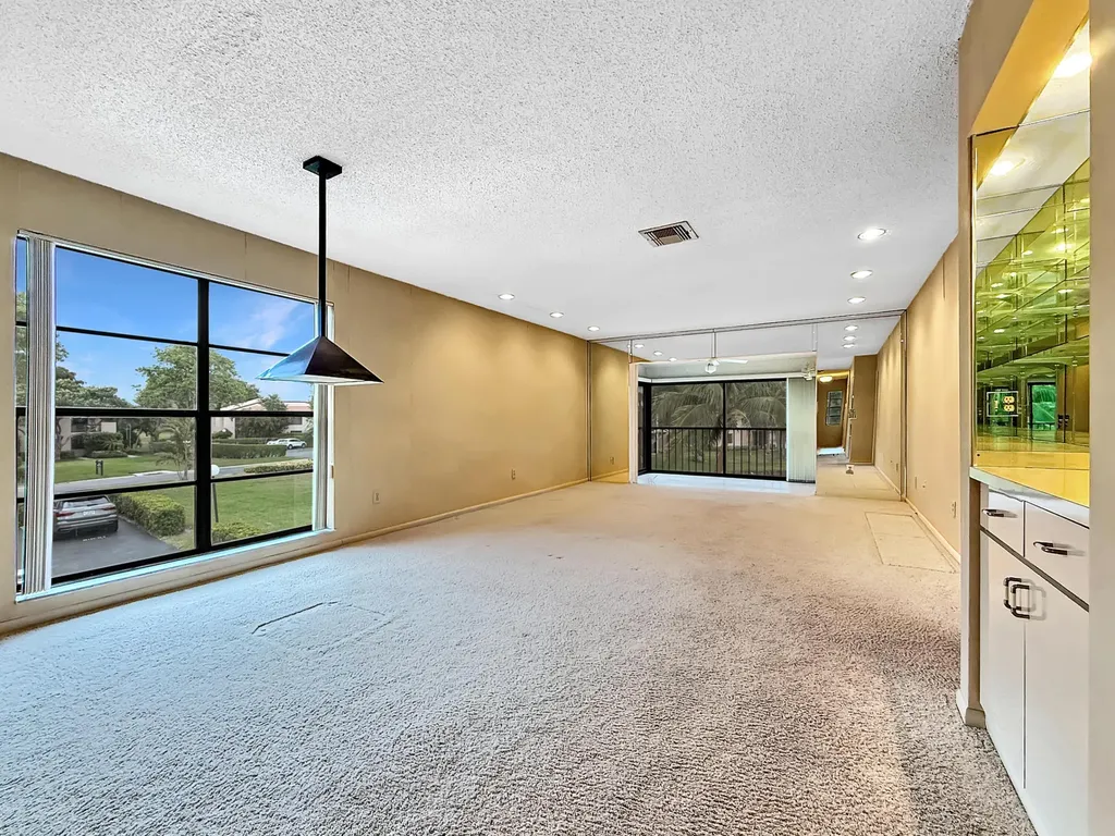9285 Vista Del Lago Boca Raton FL 33428