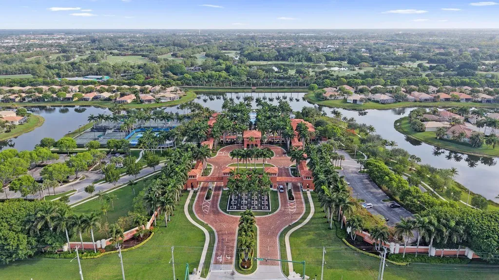 9625 Via Elegante Wellington FL 33411
