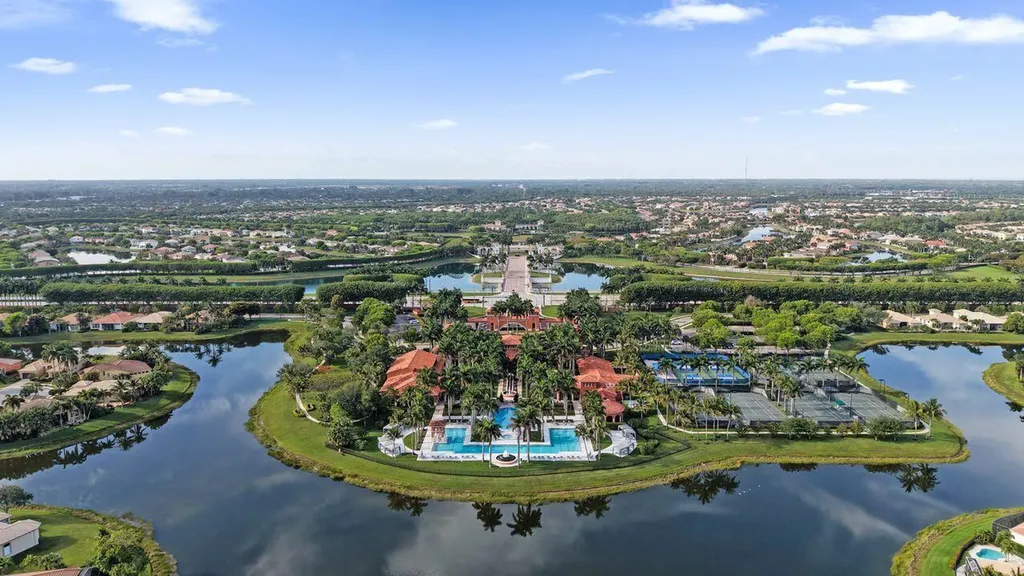 9625 Via Elegante Wellington FL 33411
