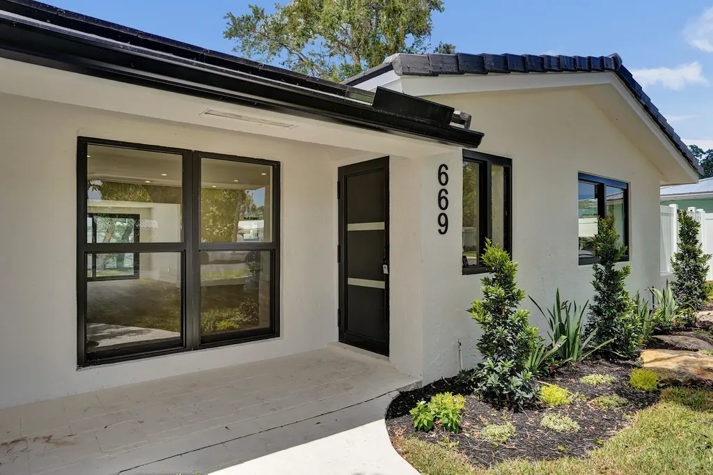 669 SW 3rd Street Boca Raton FL 33486